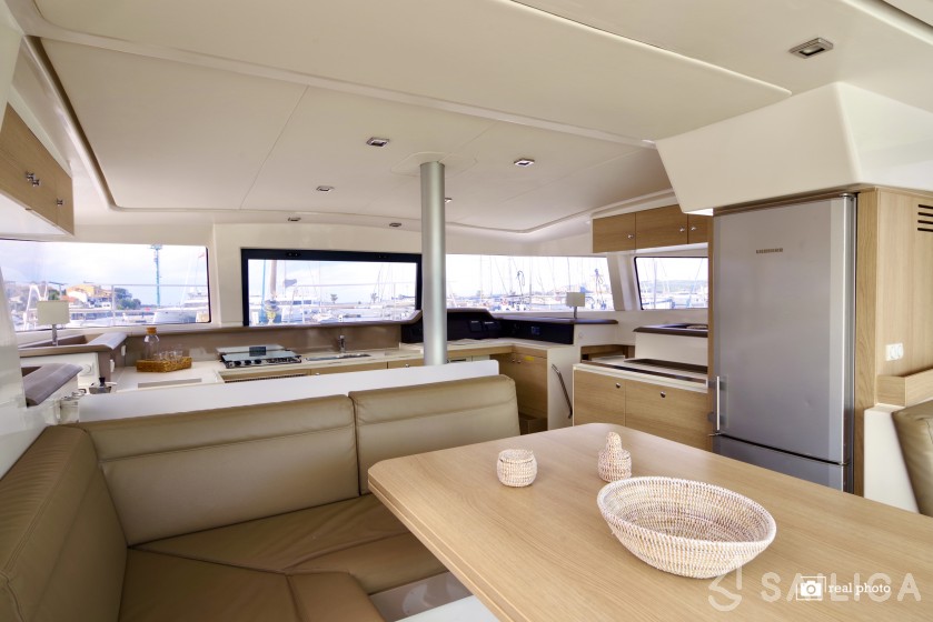 Bali 4.1 - Yacht Charter Sailica