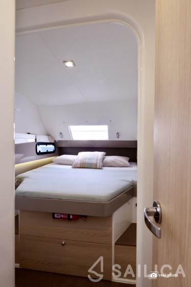 Bali 4.1 - Yacht Charter Sailica