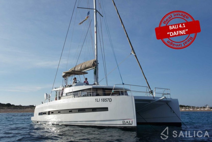 Bali 4.1 - Yacht Charter Sailica