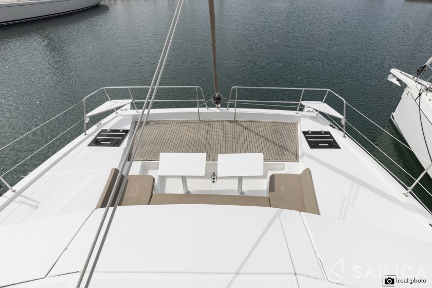 Bali 4.1 - Yacht Charter Sailica