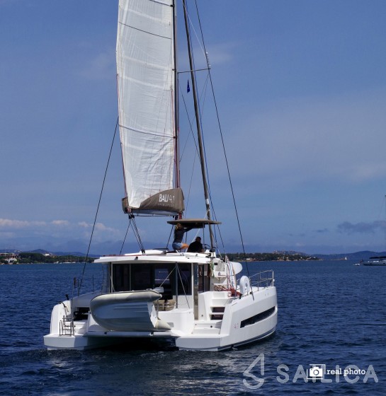Bali 4.1 - Yacht Charter Sailica