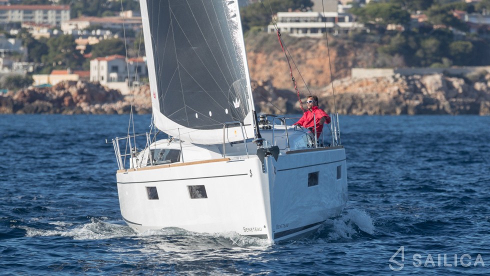 Oceanis 38.1 - Yacht Charter Sailica
