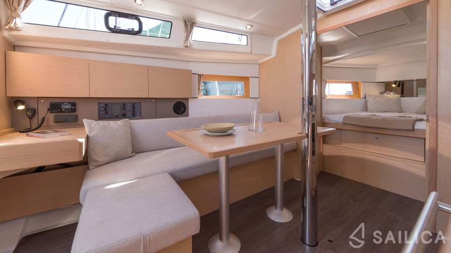 Oceanis 38.1 - Yacht Charter Sailica