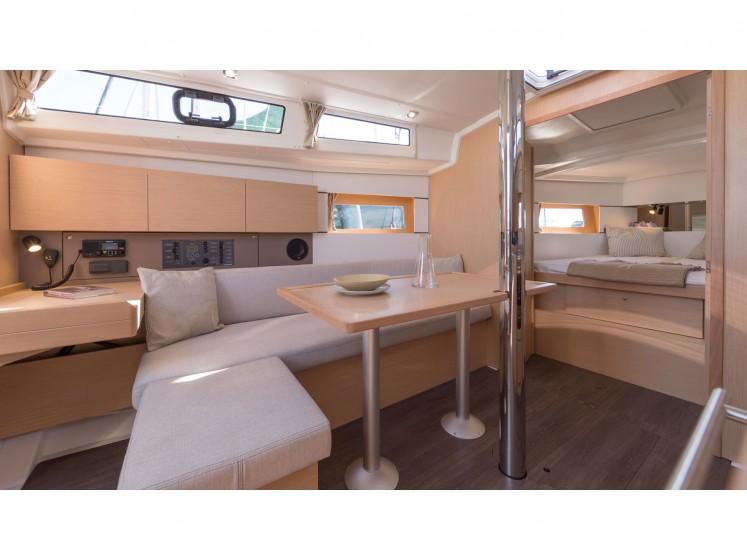 Oceanis 38.1 - Yacht Charter Sailica