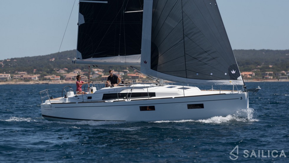 Oceanis 38.1 - Yacht Charter Sailica