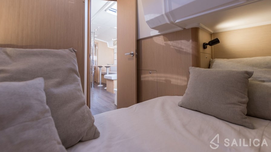Oceanis 38.1 - Yacht Charter Sailica