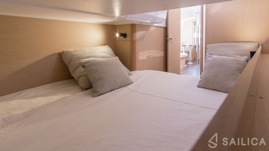Oceanis 38.1 - Yacht Charter Sailica