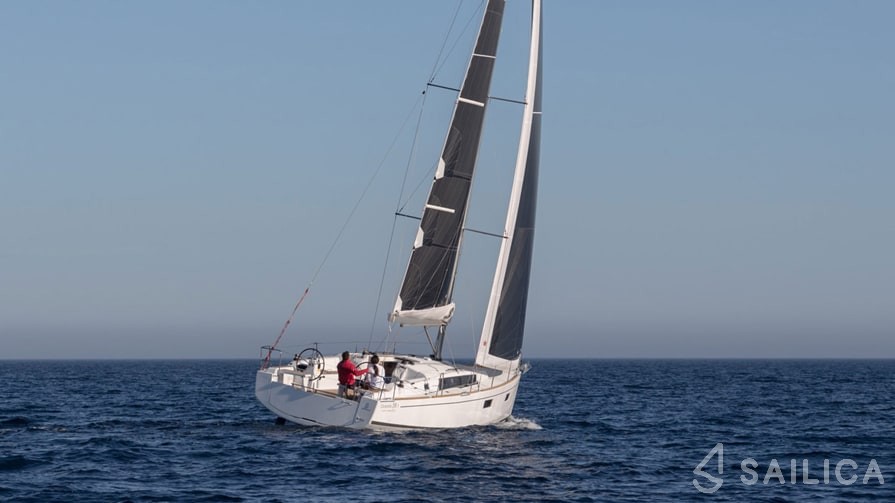 Oceanis 38.1 - Yacht Charter Sailica