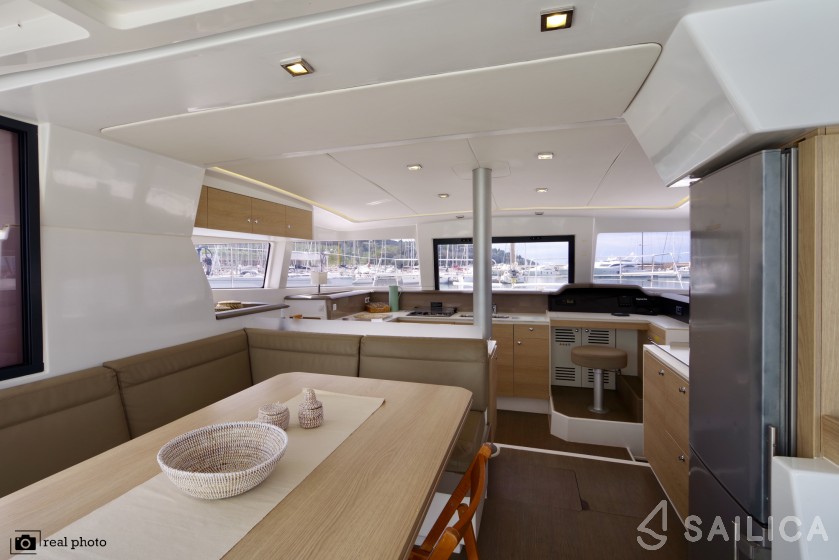Bali 4.1 - Yacht Charter Sailica