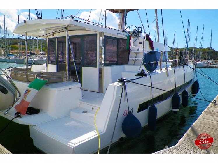 Bali 4.1 - Yacht Charter Sailica