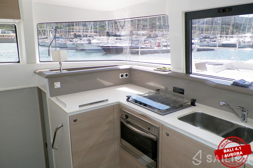 Bali 4.1 - Yacht Charter Sailica
