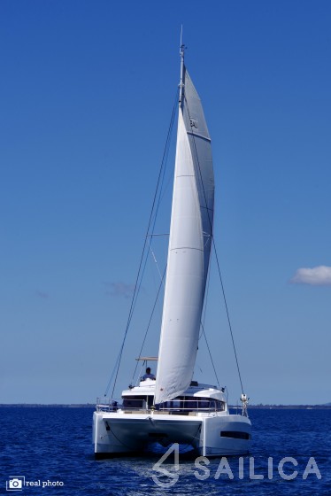Bali 4.1 - Yacht Charter Sailica