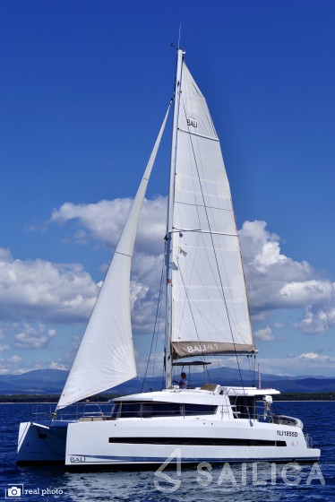 Bali 4.1 - Yacht Charter Sailica