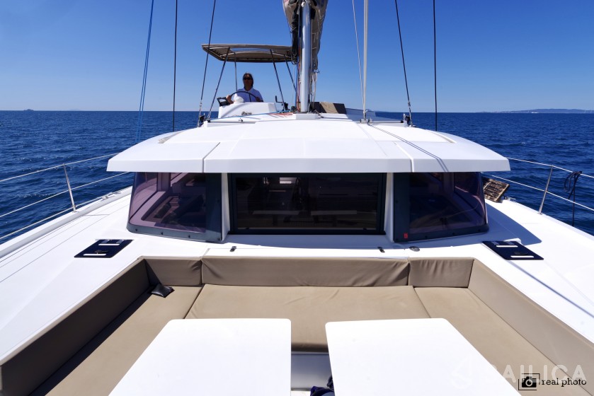 Bali 4.1 - Yacht Charter Sailica