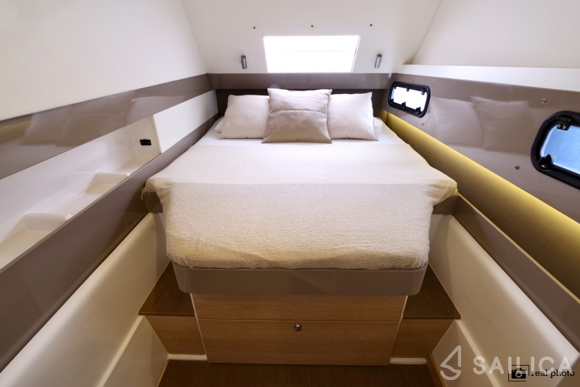 Bali 4.1 - Yacht Charter Sailica