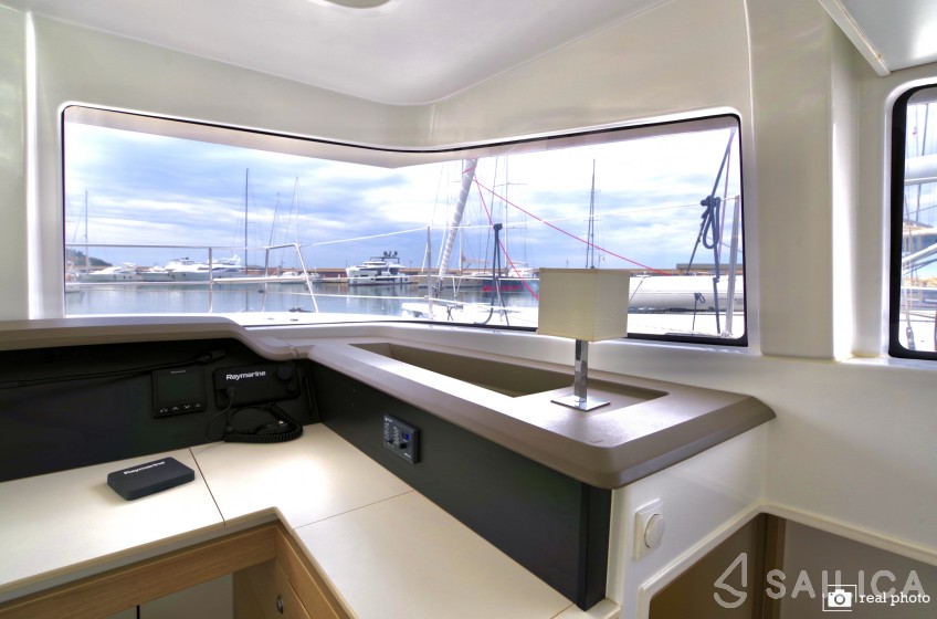 Bali 4.1 - Yacht Charter Sailica