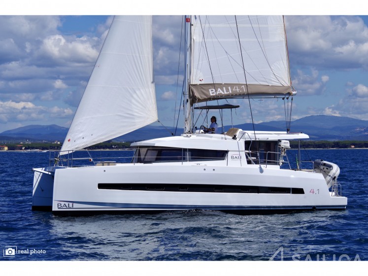 Bali 4.1 - Yacht Charter Sailica