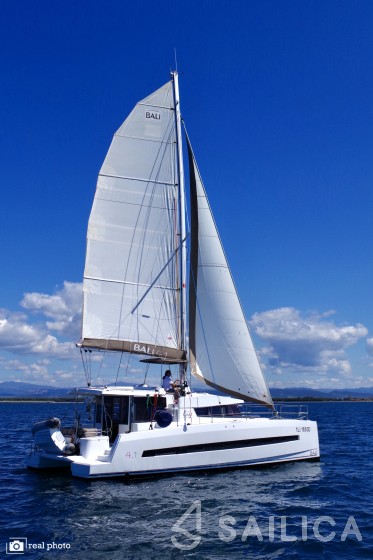 Bali 4.1 - Yacht Charter Sailica
