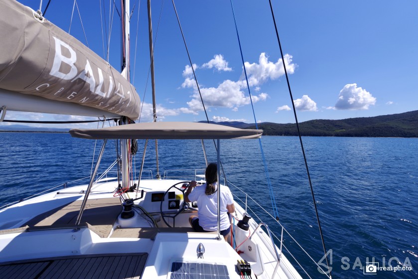 Bali 4.1 - Yacht Charter Sailica