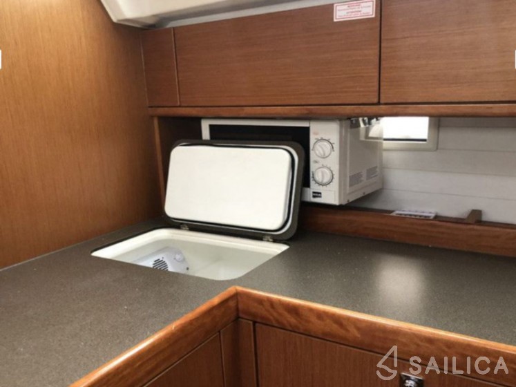 Bavaria 46 Cruiser - Yacht Charter Sailica