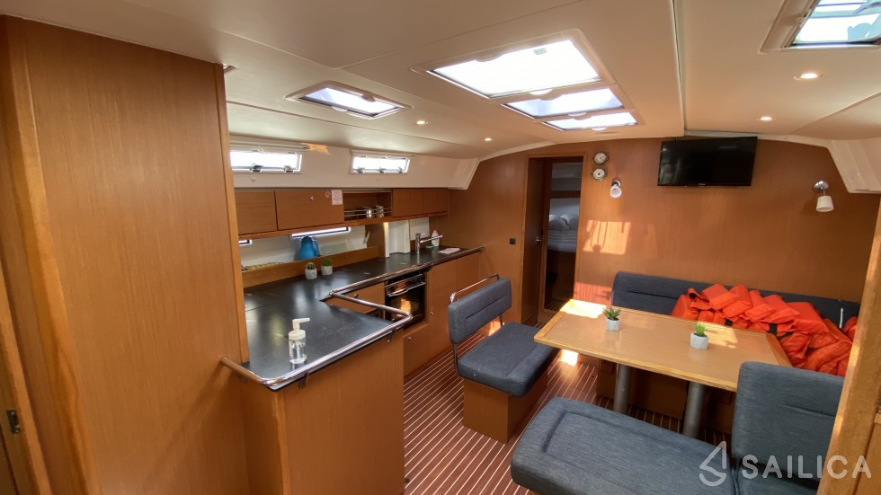 Bavaria 45 Cruiser - Yacht Charter Sailica