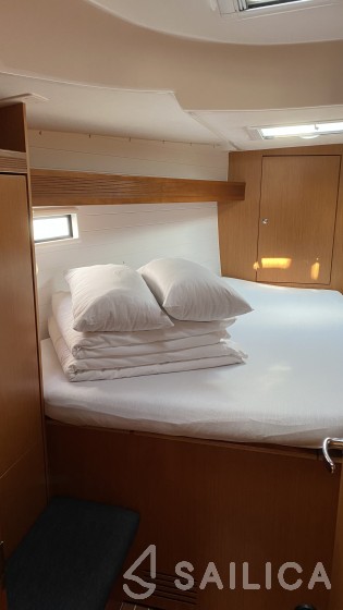 Bavaria 45 Cruiser - Yacht Charter Sailica