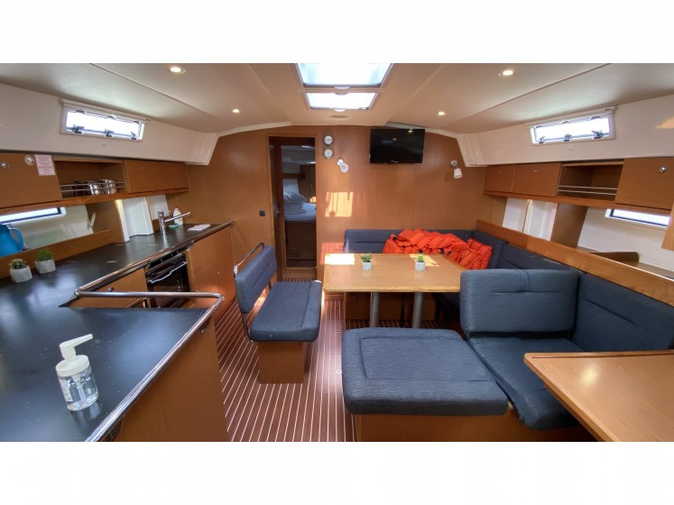 Bavaria 45 Cruiser - Yacht Charter Sailica