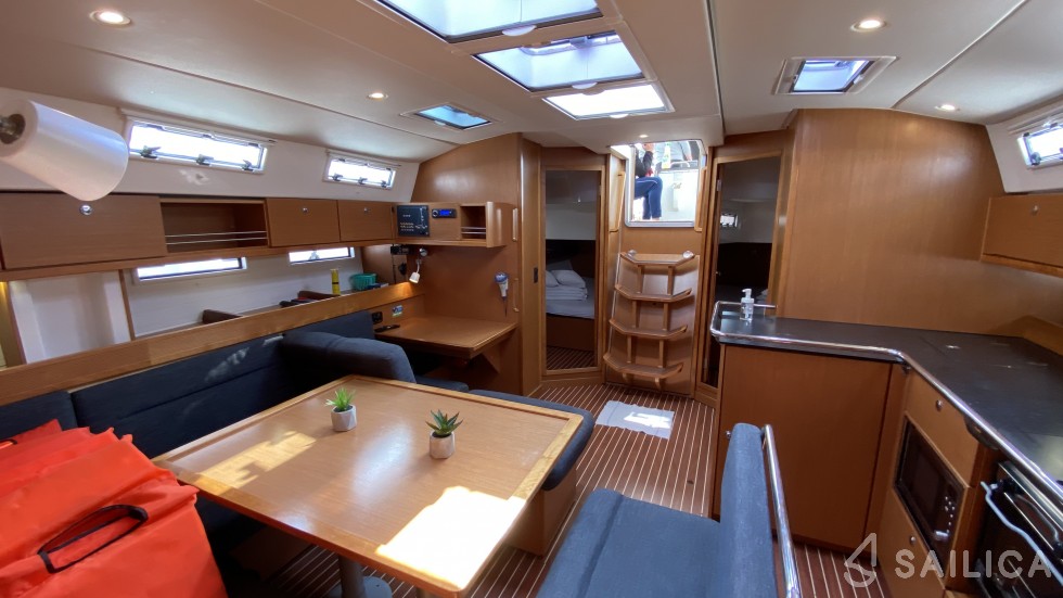 Bavaria 45 Cruiser - Yacht Charter Sailica