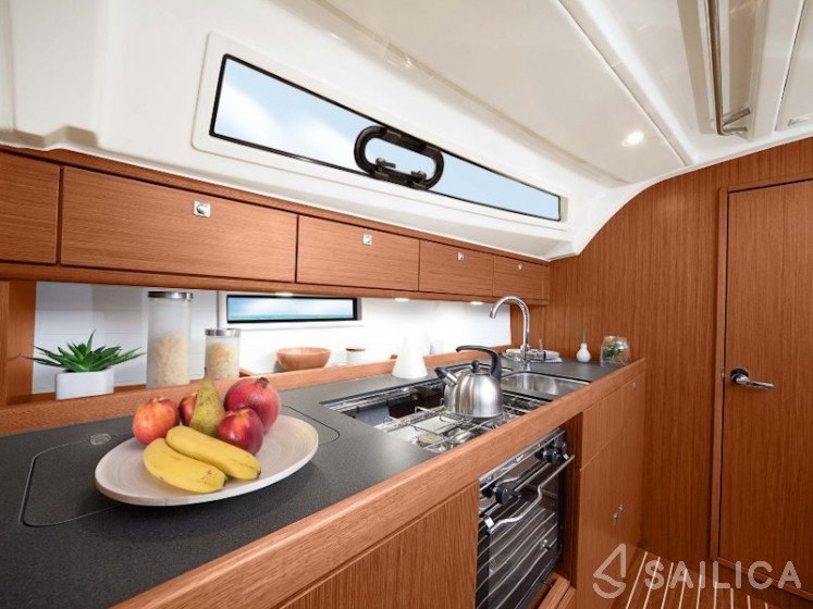 Bavaria 41 Cruiser - Yacht Charter Sailica
