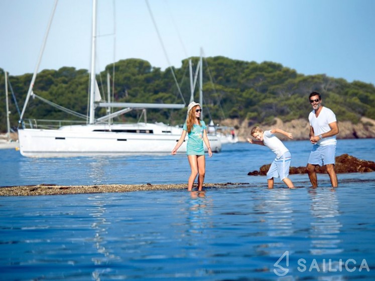 Bavaria 41 Cruiser - Yacht Charter Sailica