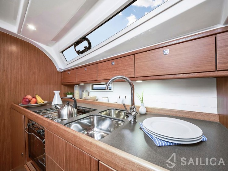 Bavaria 41 Cruiser - Yacht Charter Sailica