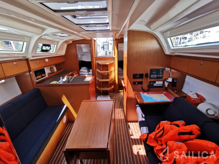 Bavaria 37 Cruiser - Yacht Charter Sailica