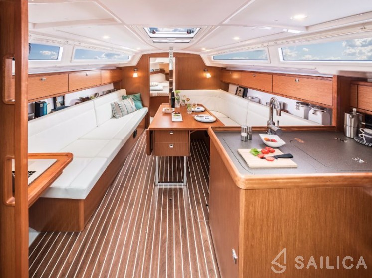 Bavaria 34 Cruiser - Yacht Charter Sailica