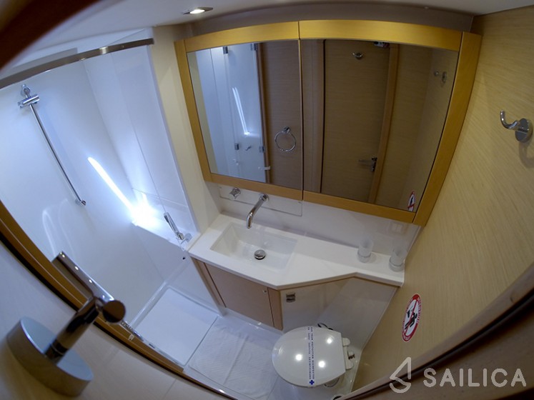 Lagoon 450 - Yacht Charter Sailica