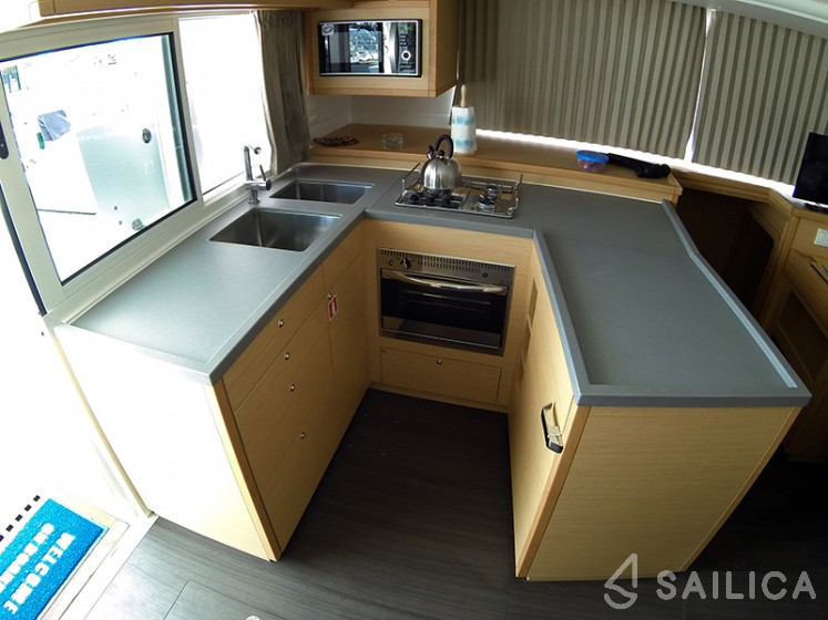 Lagoon 450 - Yacht Charter Sailica