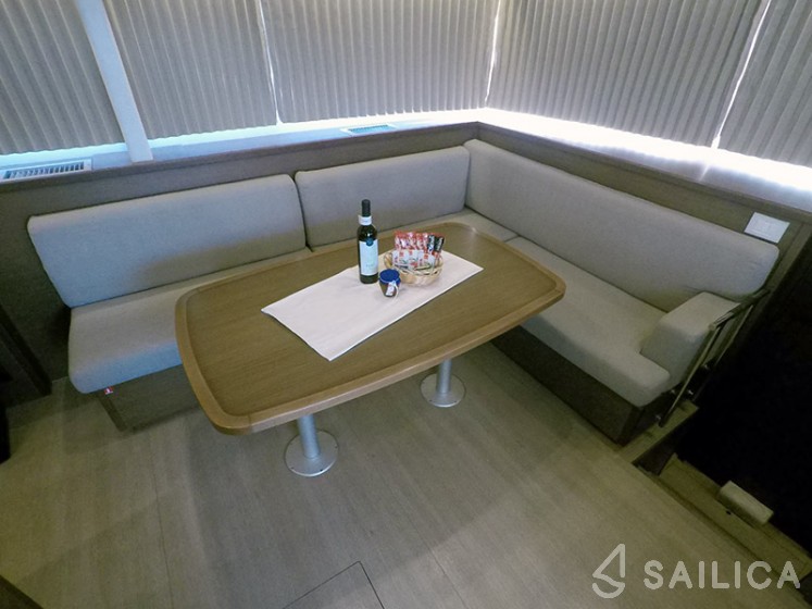 Lagoon 450 - Yacht Charter Sailica