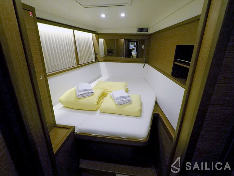 Lagoon 450 - Yacht Charter Sailica