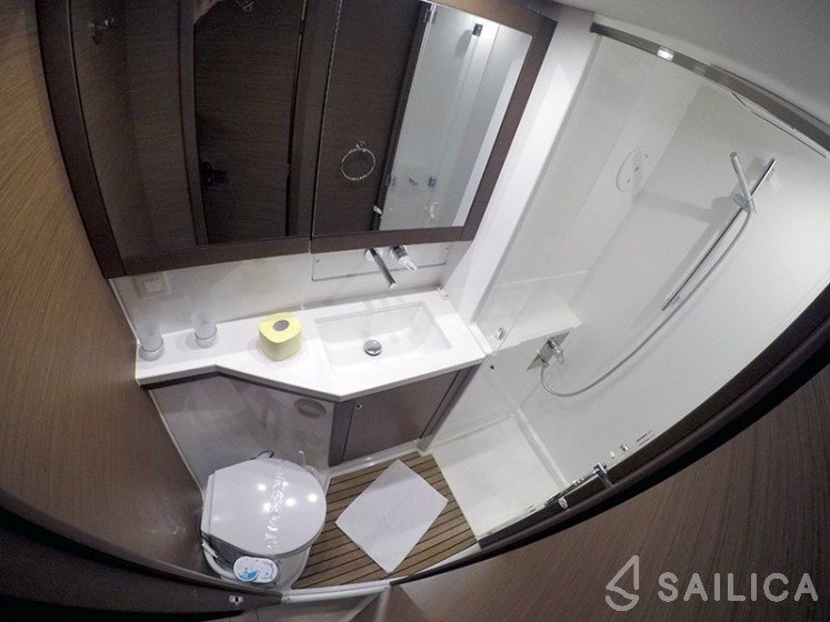 Lagoon 450 - Yacht Charter Sailica