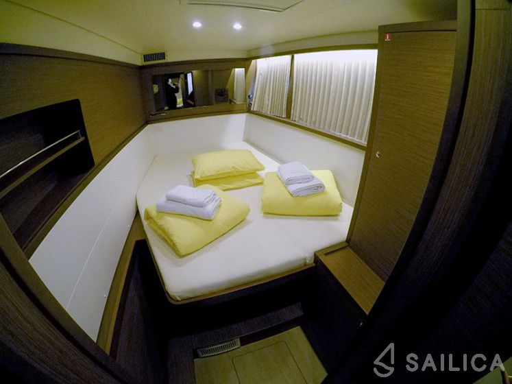 Lagoon 450 - Yacht Charter Sailica