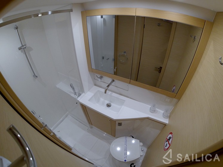 Lagoon 450 - Yacht Charter Sailica