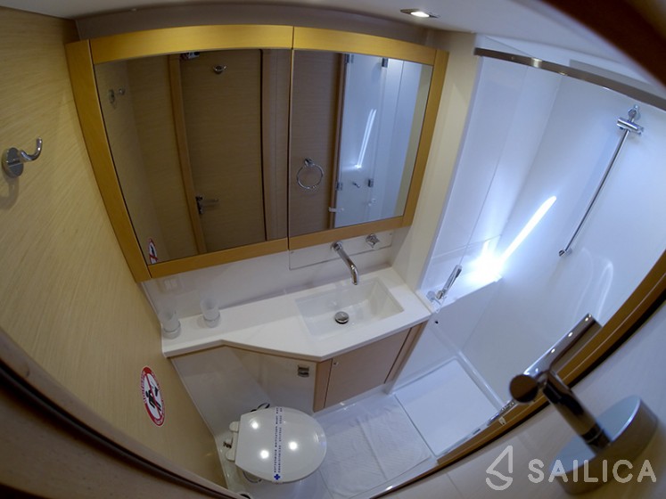 Lagoon 450 - Yacht Charter Sailica
