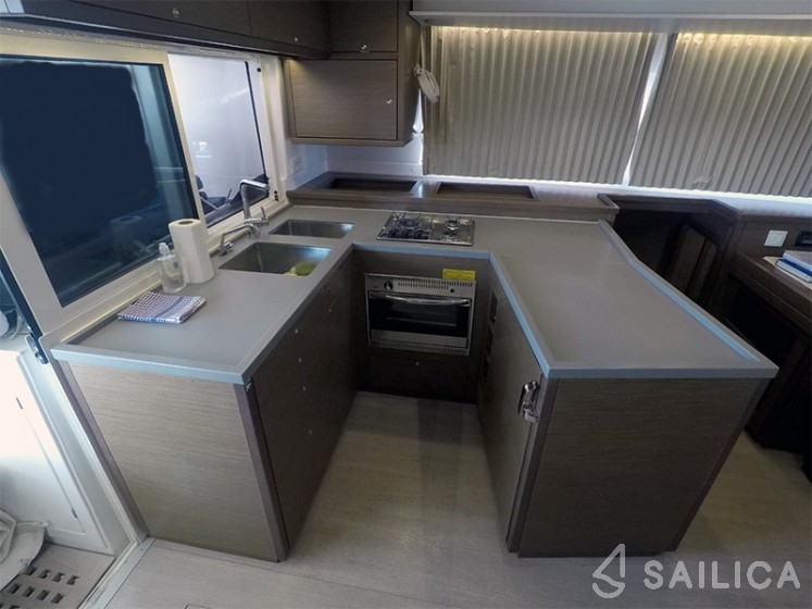 Lagoon 450 - Yacht Charter Sailica