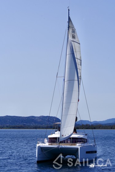 Bali 4.1 - Yacht Charter Sailica