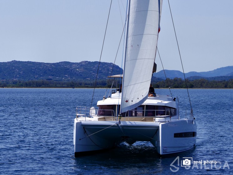 Bali 4.1 - Yacht Charter Sailica