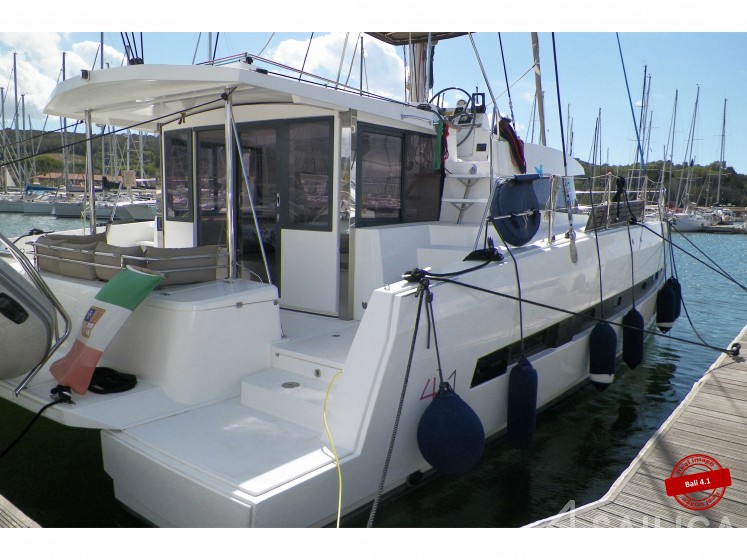 Bali 4.1 - Yacht Charter Sailica