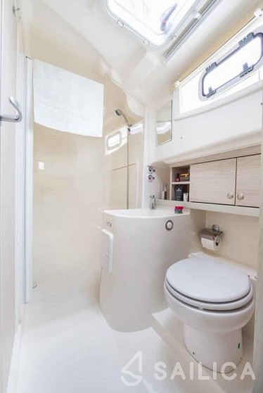Le Boat Horizon 2 - Yacht Charter Sailica