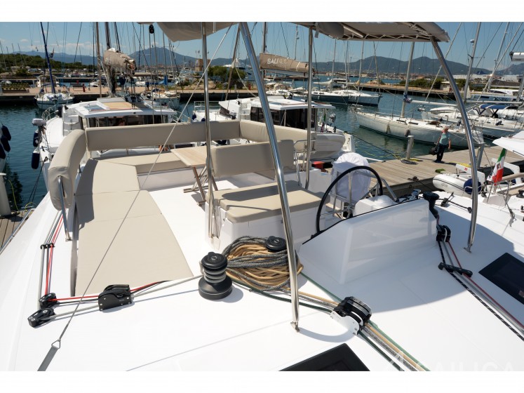 Nautitech 46 Fly - Yacht Charter Sailica