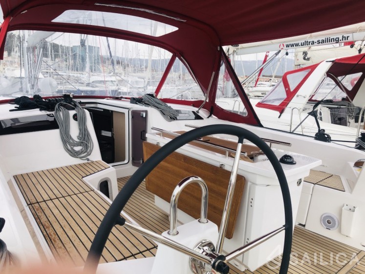 Oceanis 40.1 - Yacht Charter Sailica