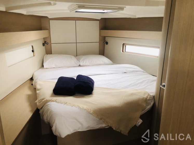 Oceanis 40.1 - Yacht Charter Sailica