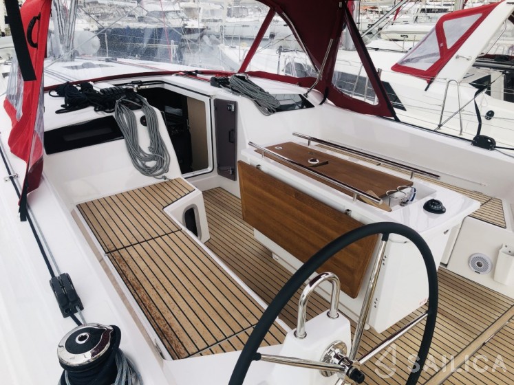 Oceanis 40.1 - Yacht Charter Sailica